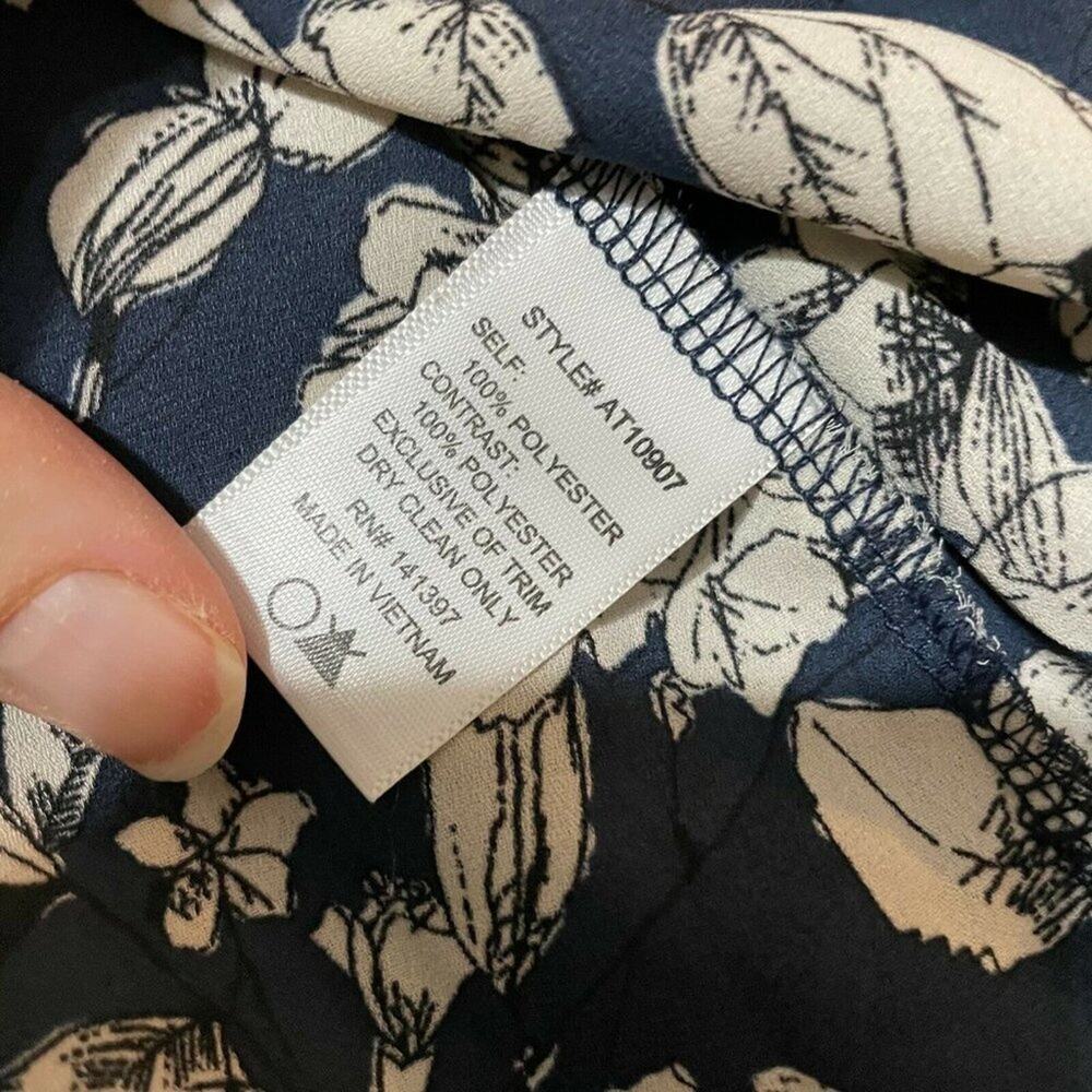 ASTR Womens Blue White Floral V Neck Long Sleeve Pleated Blouse Top Size Small - Picture 9 of 10